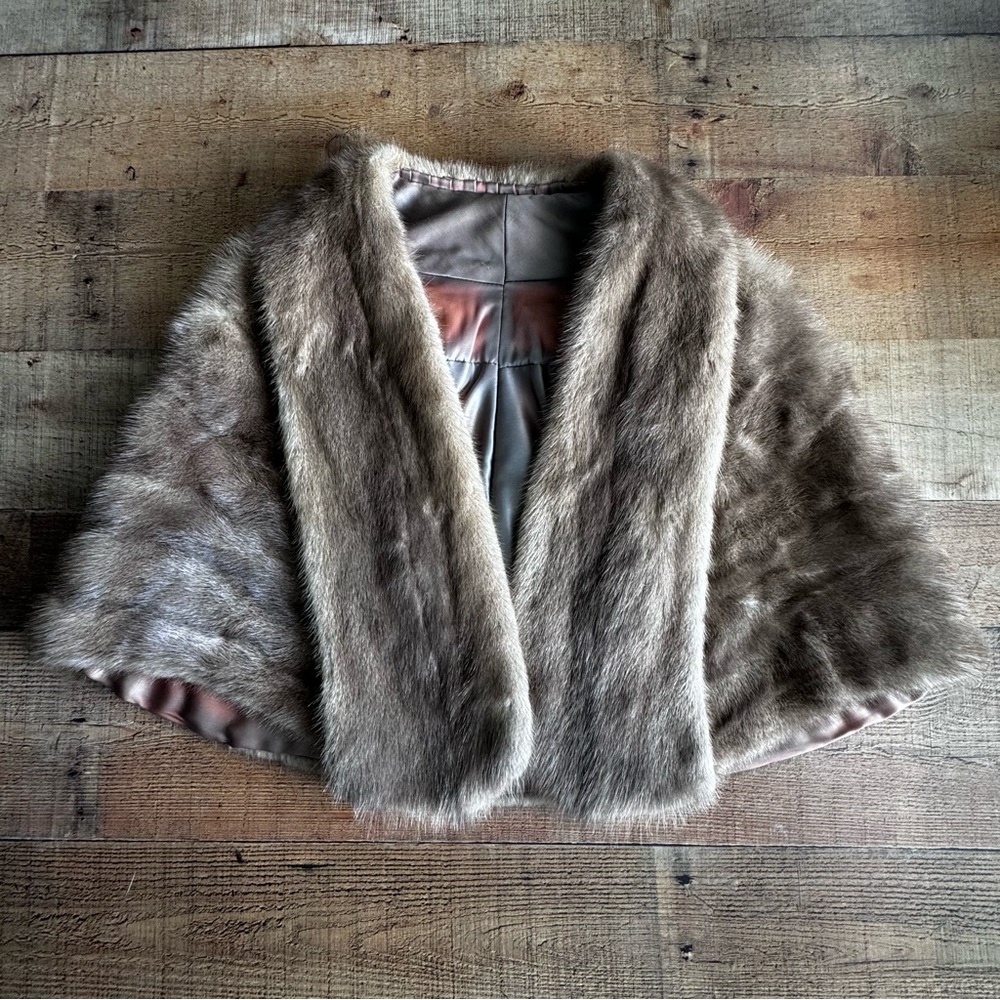 Fur Cape Collar Pockets ONE SIZE VINTAGE Gray Brown Animal Fur - Picture 1 of 11